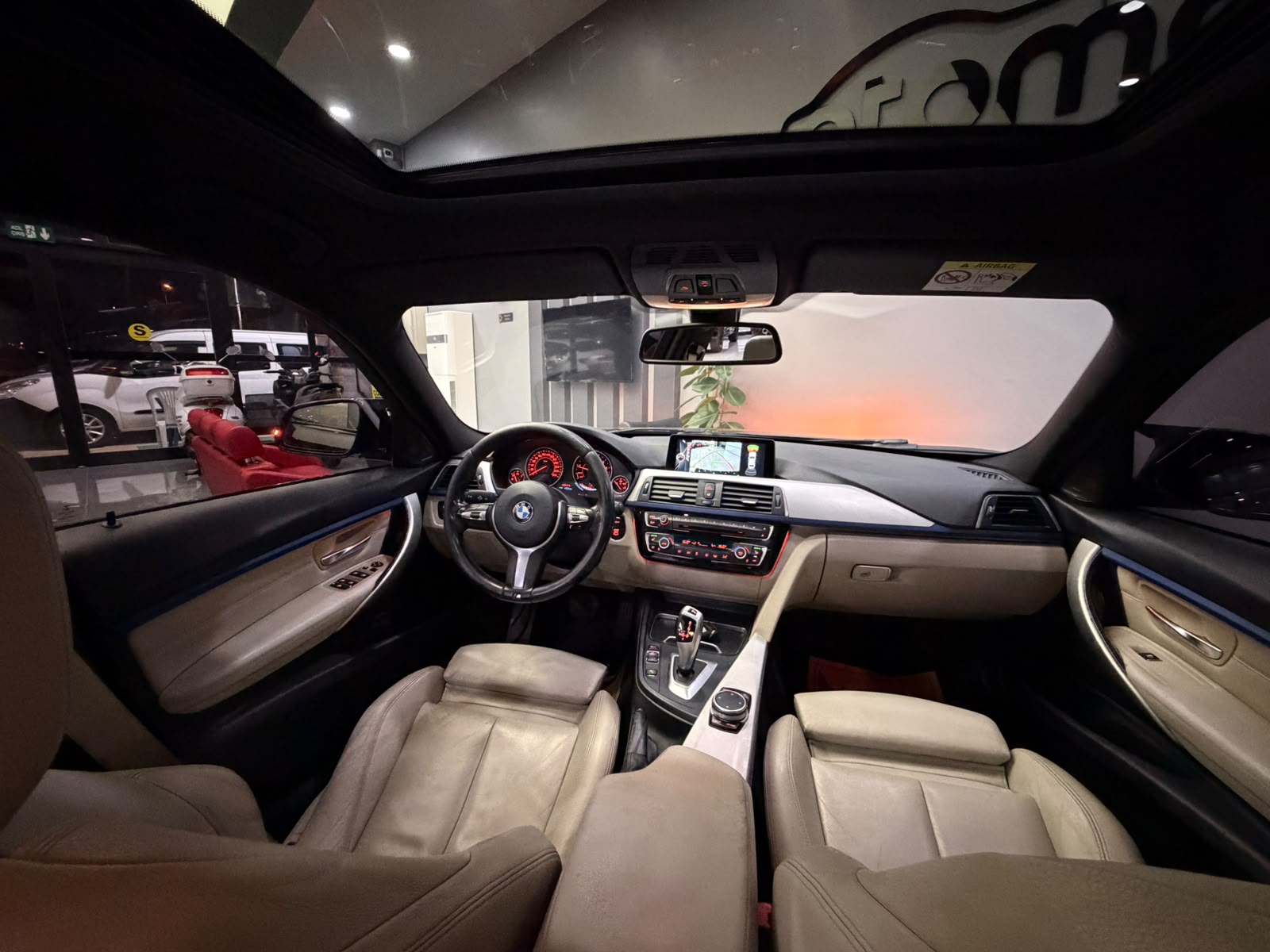 BMW 320i 27