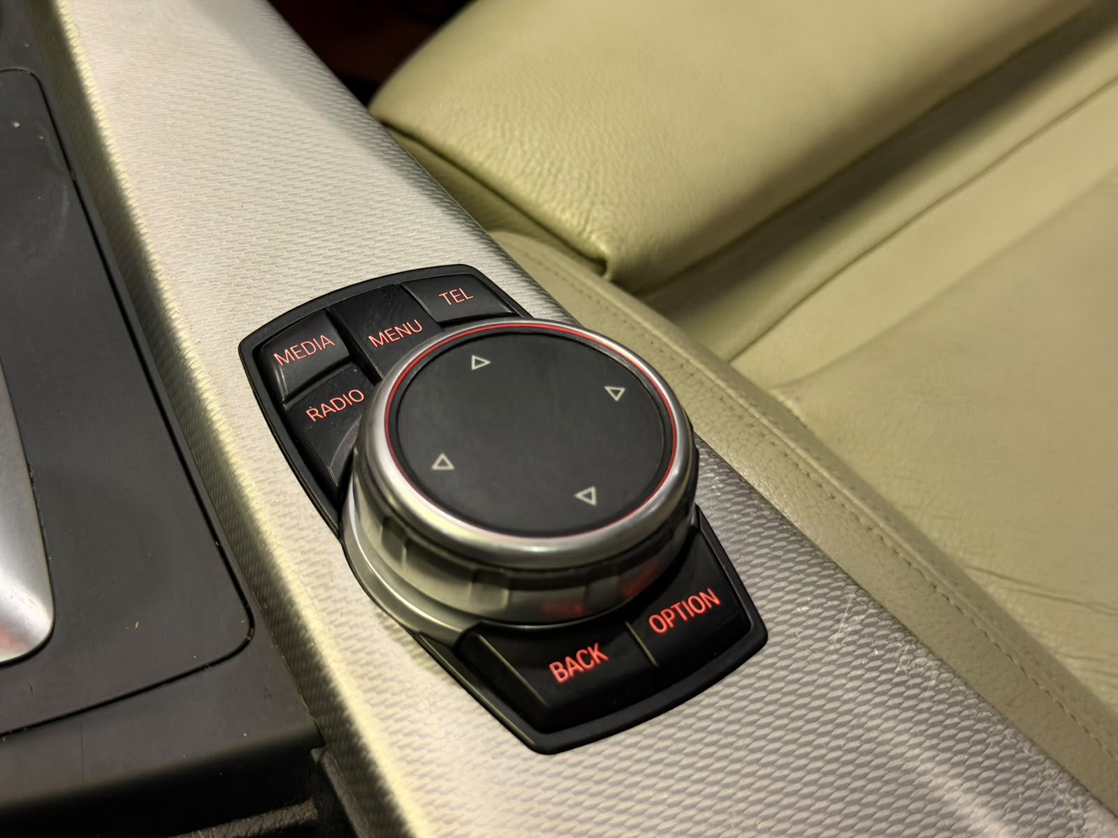 BMW 320i 29