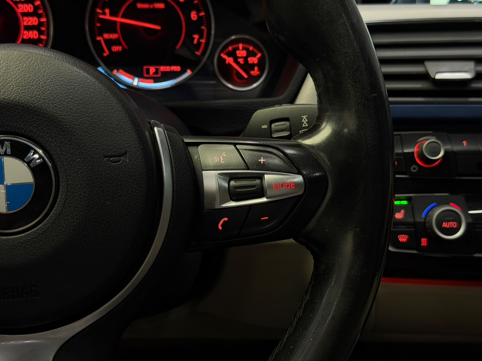 BMW 320i 30