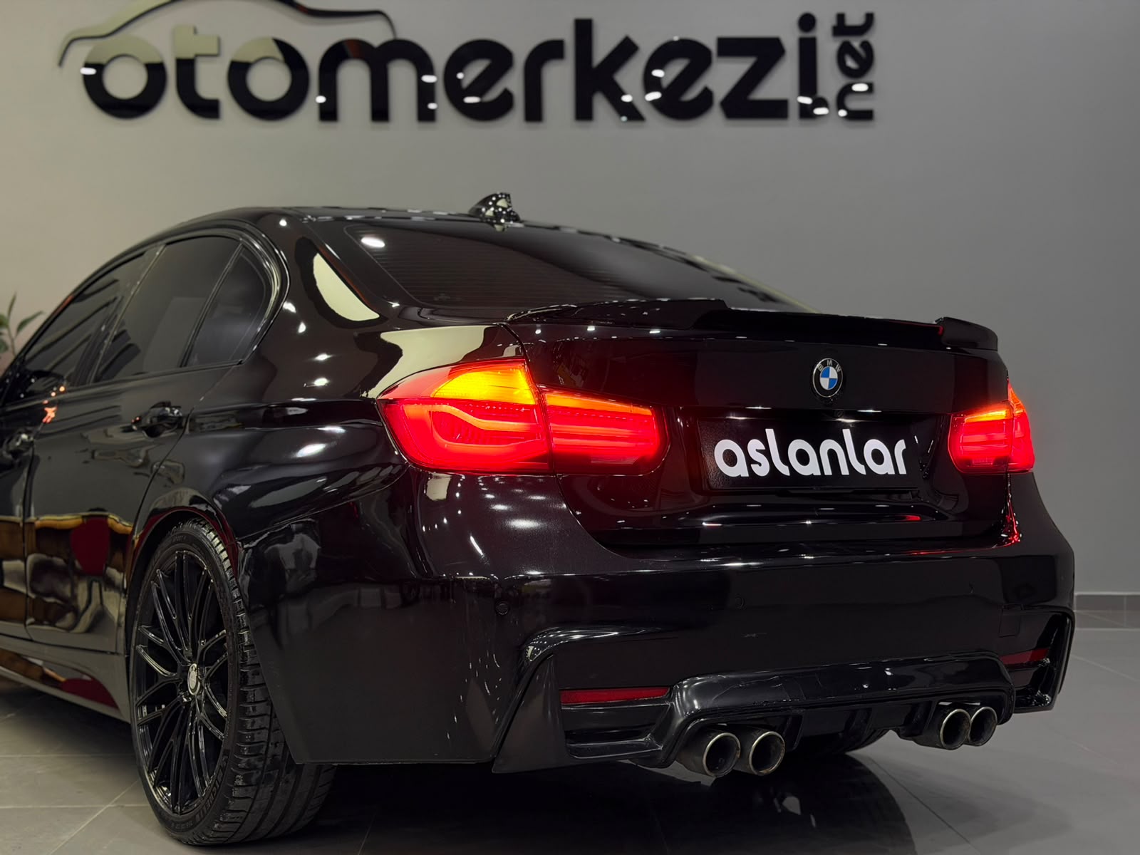 BMW 320i 33