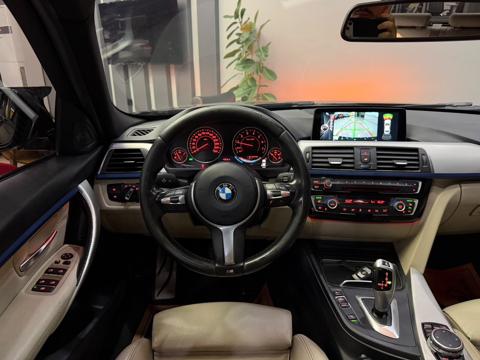 BMW 320i 36