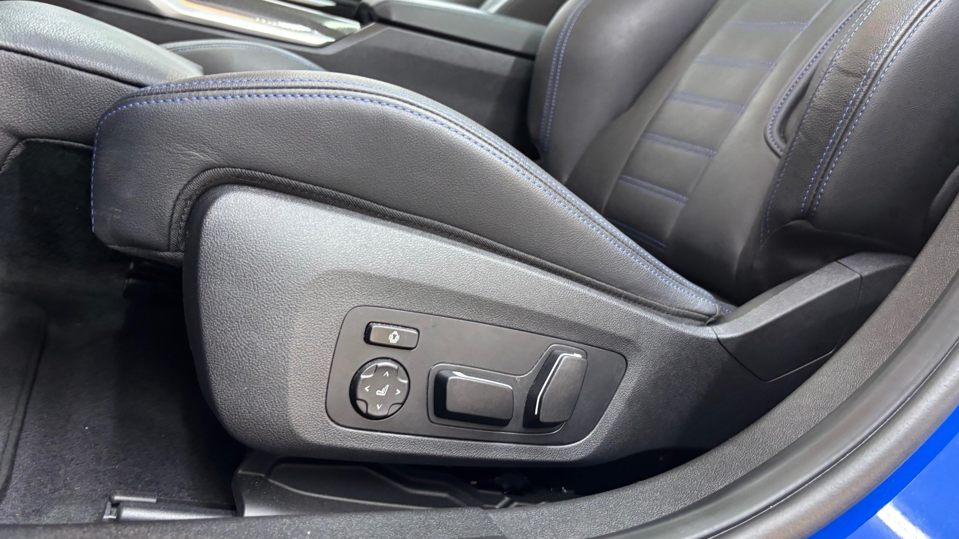 BMW 320i 30