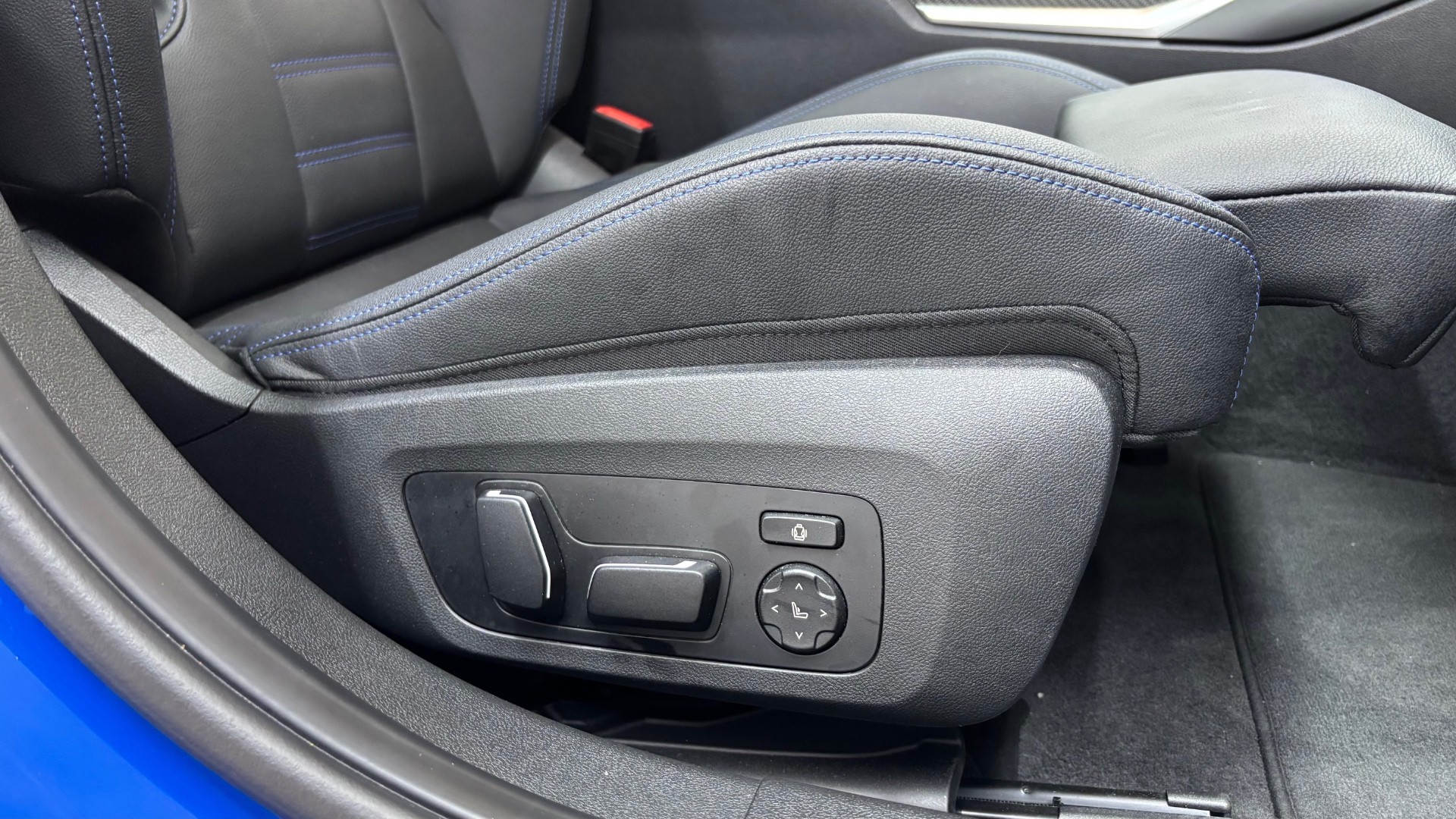 BMW 320i 31