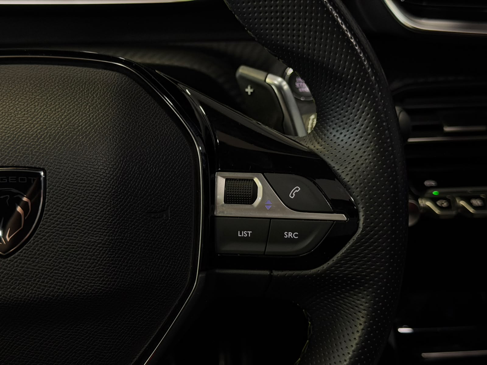 PEUGEOT 2008 5