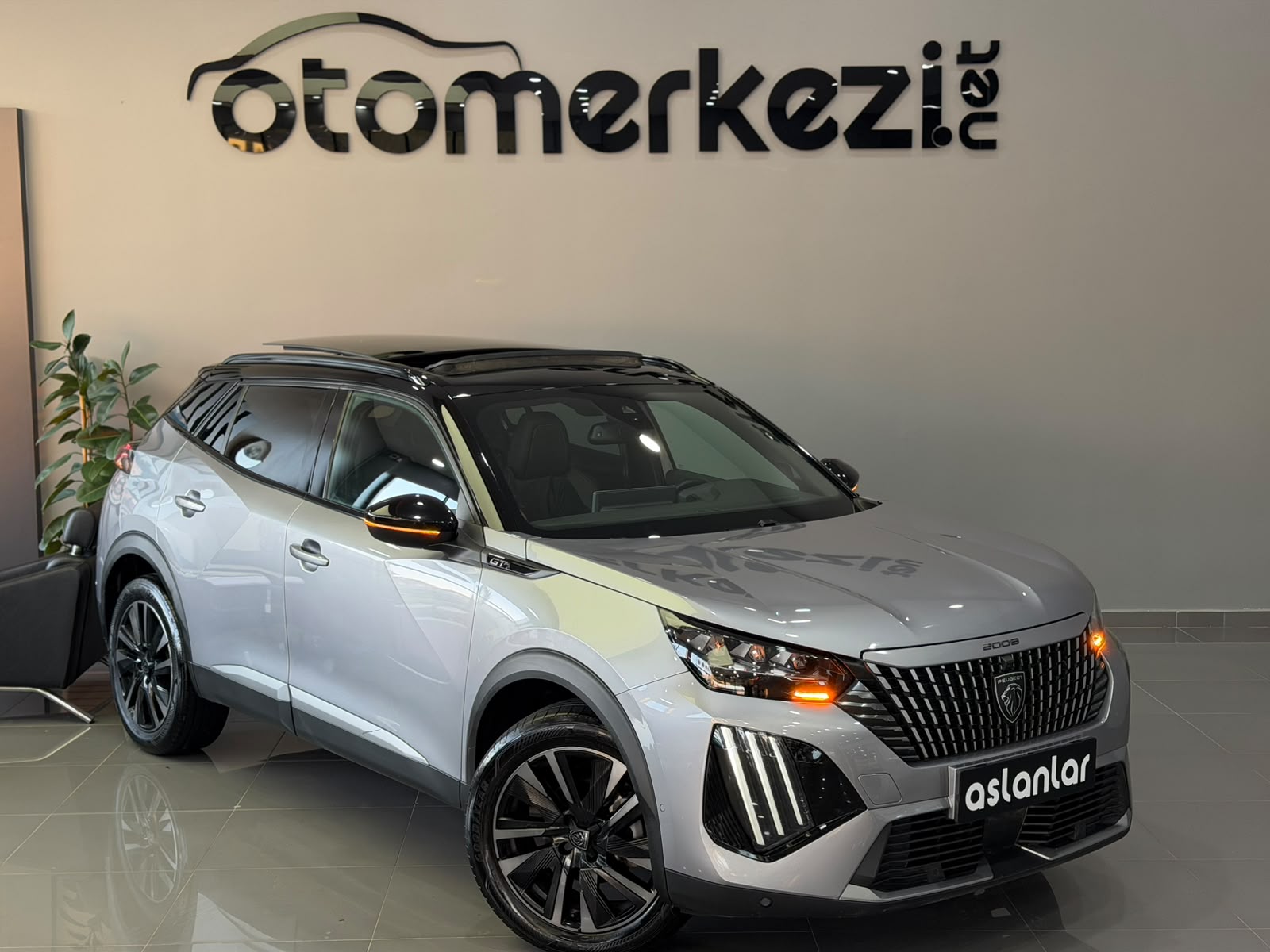 PEUGEOT 2008 7